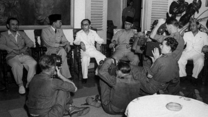 Sejarah peristiwa Rengasdengklok 1945 menjadi salah satu peristiwa penting dalam sejarah kemerdekaan RI. Yuk, simak latar belakang dan para tokoh terlibatnya!