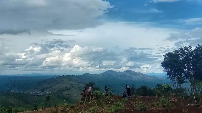 Mau liburan ke Lampung Barat? Pastikan tidak melewatkan untuk berkunjung ke berbagai tempat wisata di Lampung Barat. Yuk, cek rekomendasi lengkapnya disini!